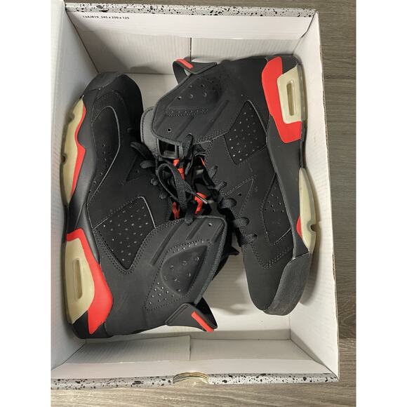 Athletic_Shoes